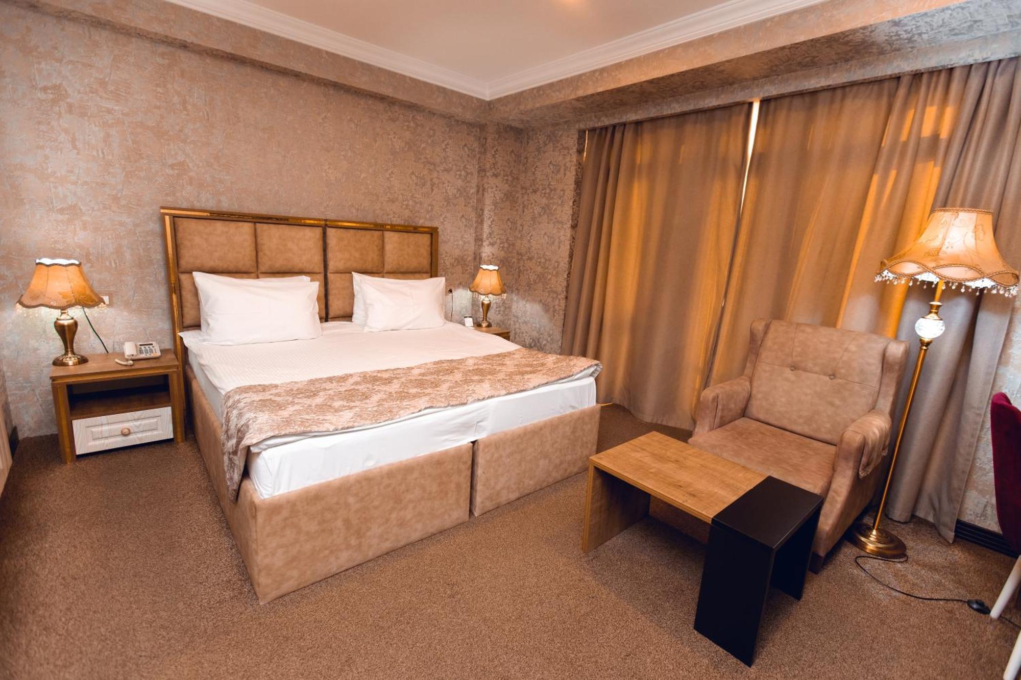 Baku Hotel Gence Dış mekan fotoğraf